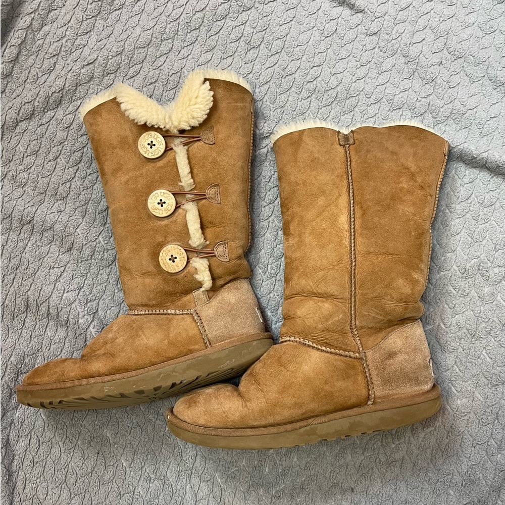 Ugg Bailey Button Tall Three Wooden Buttons Size 8 - image 1
